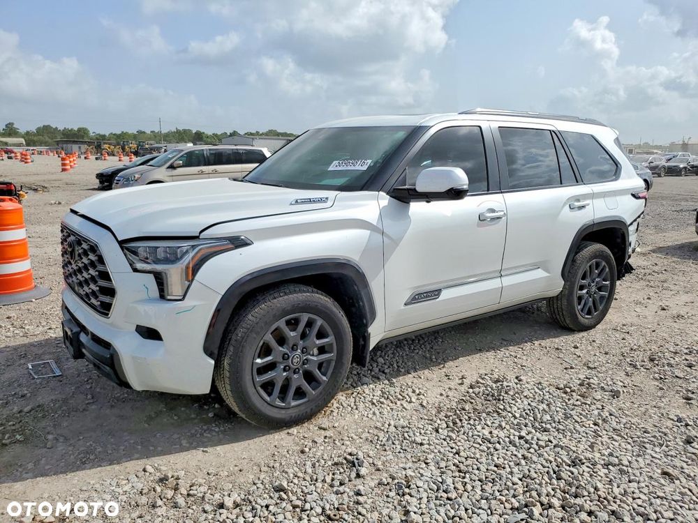 Toyota Sequoia - 1