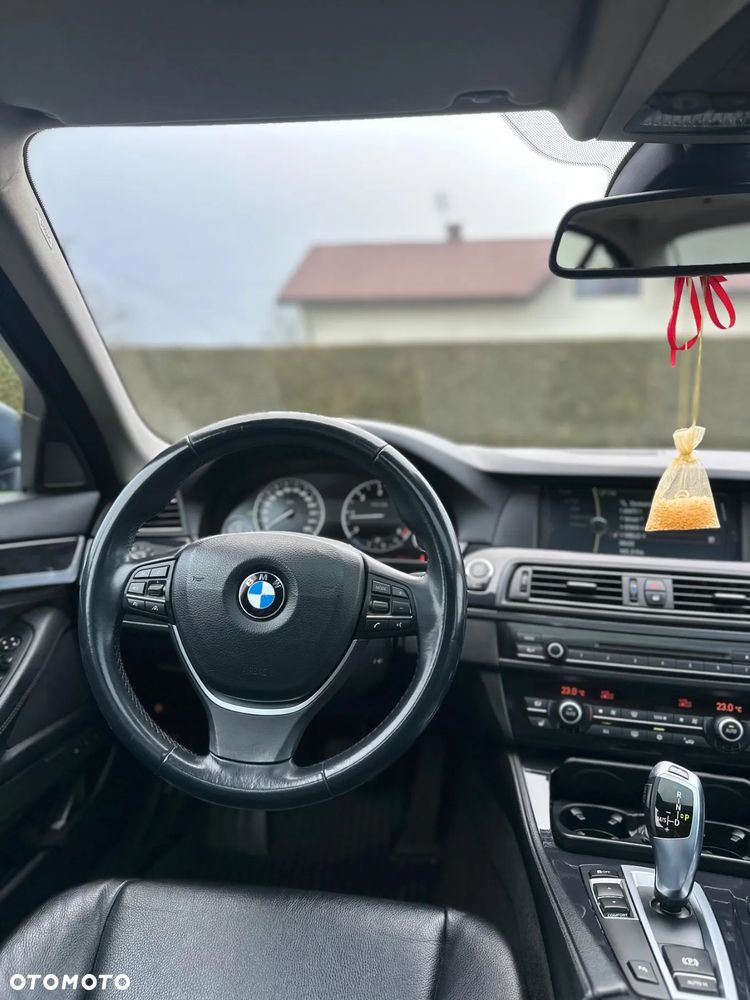 BMW Seria 5 525d - 12