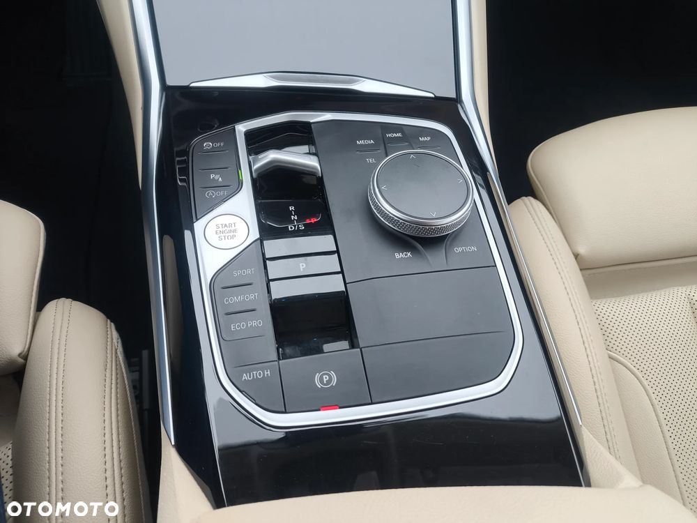 BMW Seria 3 320i - 25