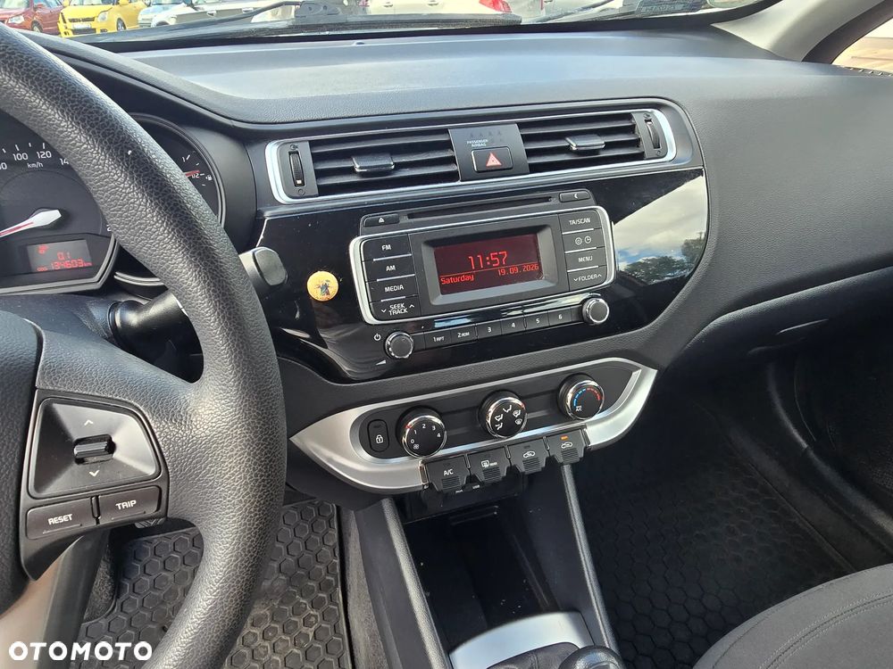 Kia Rio - 10