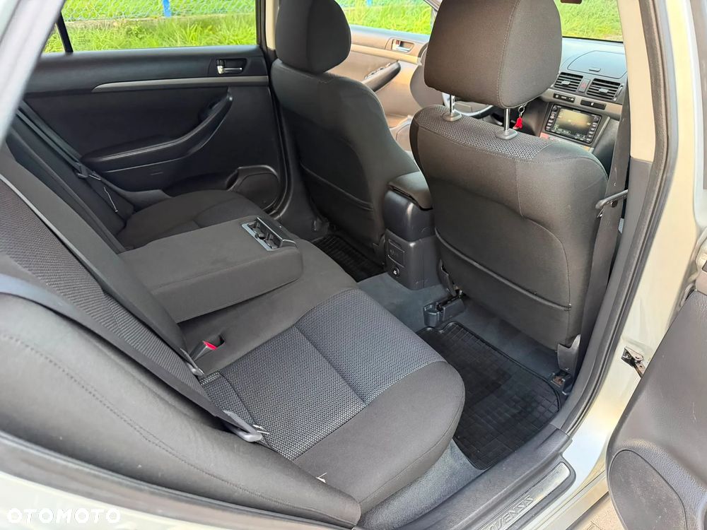 Toyota Avensis 2.0 D-4D Premium - 18