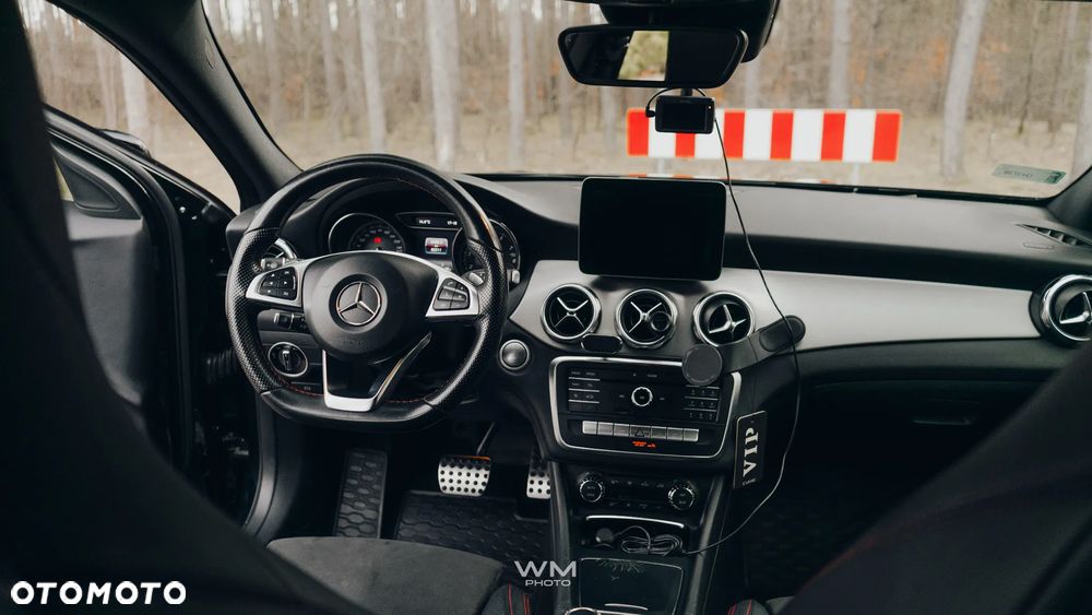 Mercedes-Benz GLA 200 7G-DCT AMG Line - 16