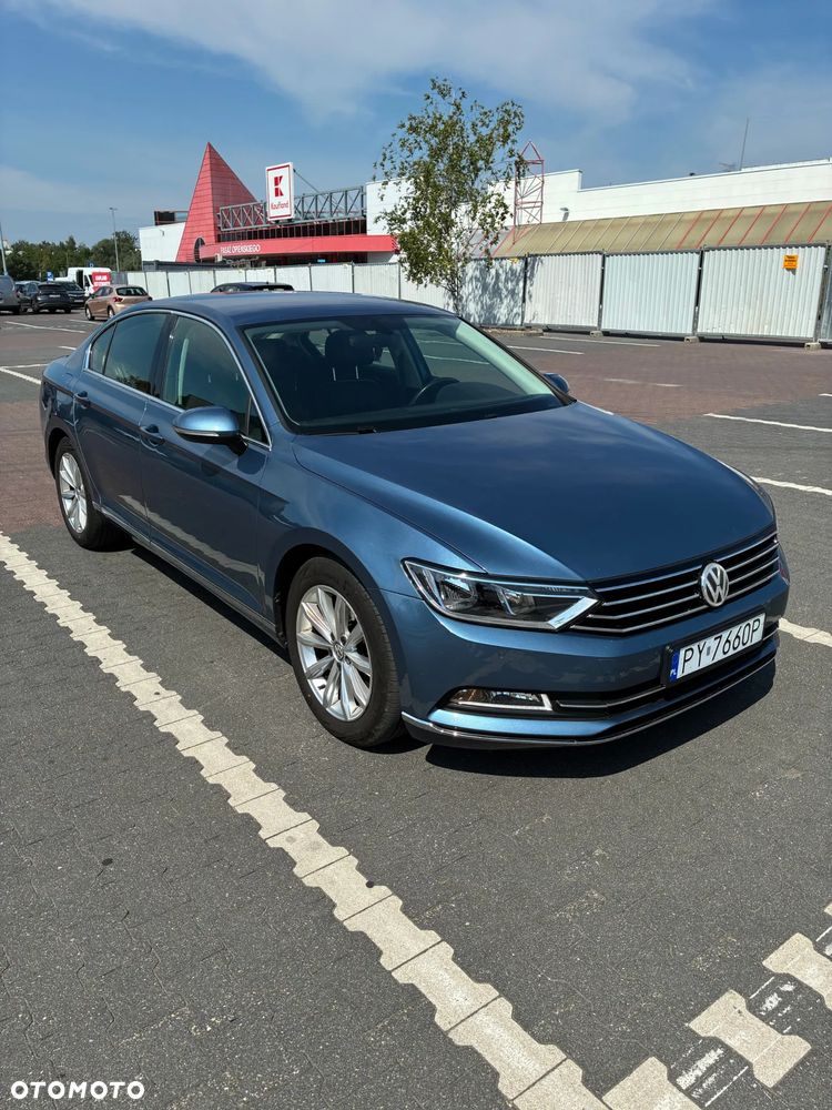 Volkswagen Passat - 1