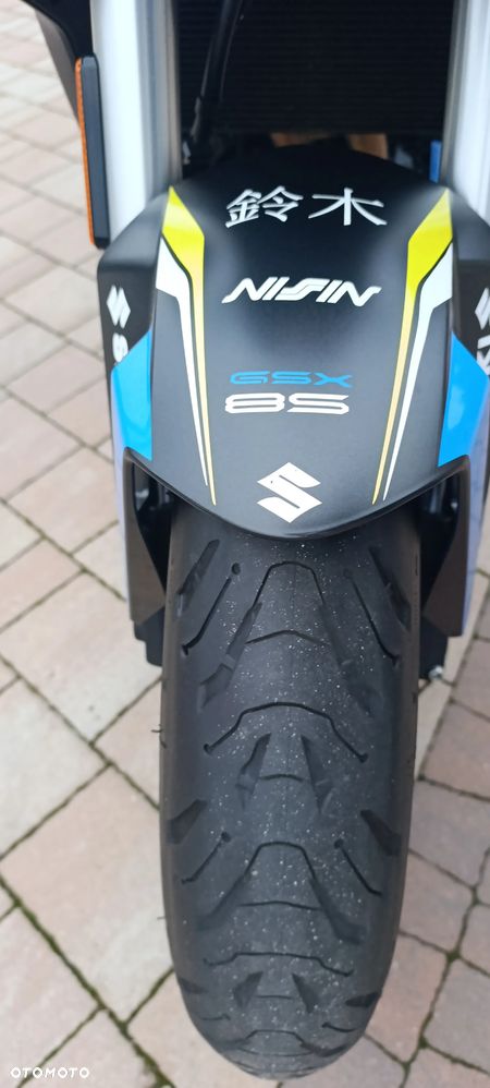 Suzuki GSX - 17