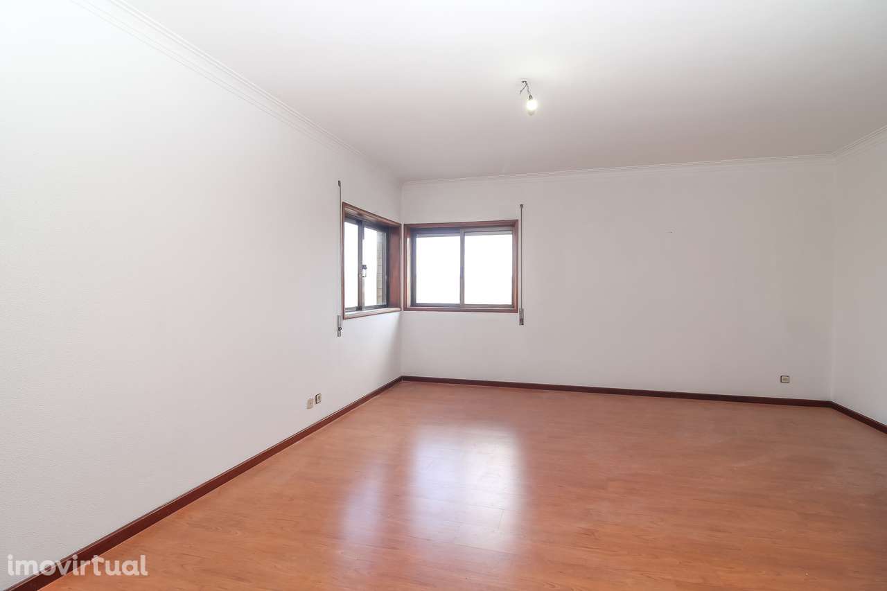 T2+1 em frente à estação de Ermesinde- Arrendamento - Grande imagem: 3/24