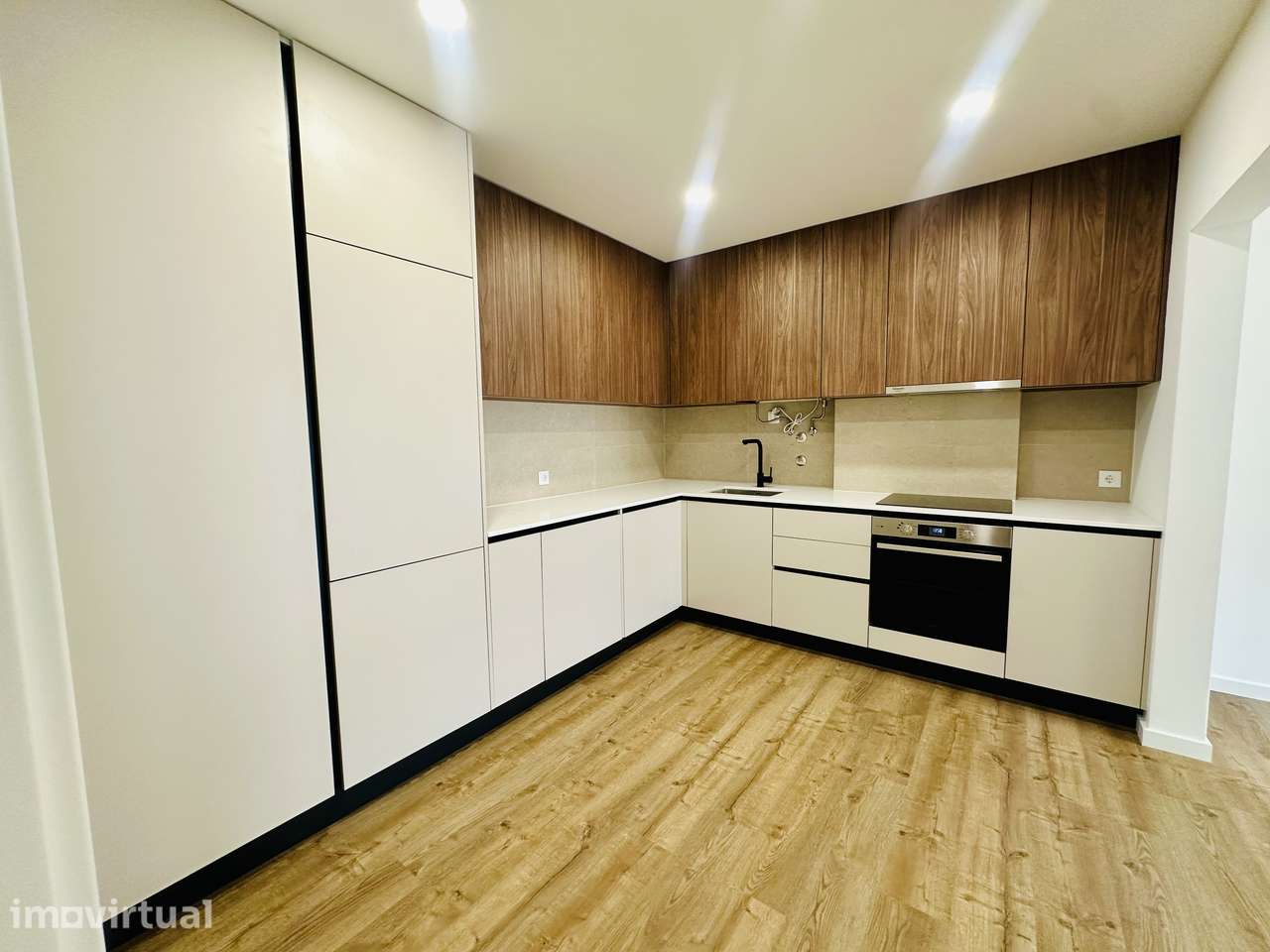 Apartamento T2 REMODELADO com varanda e garagem em Cadaval - Grande imagem: 2/15