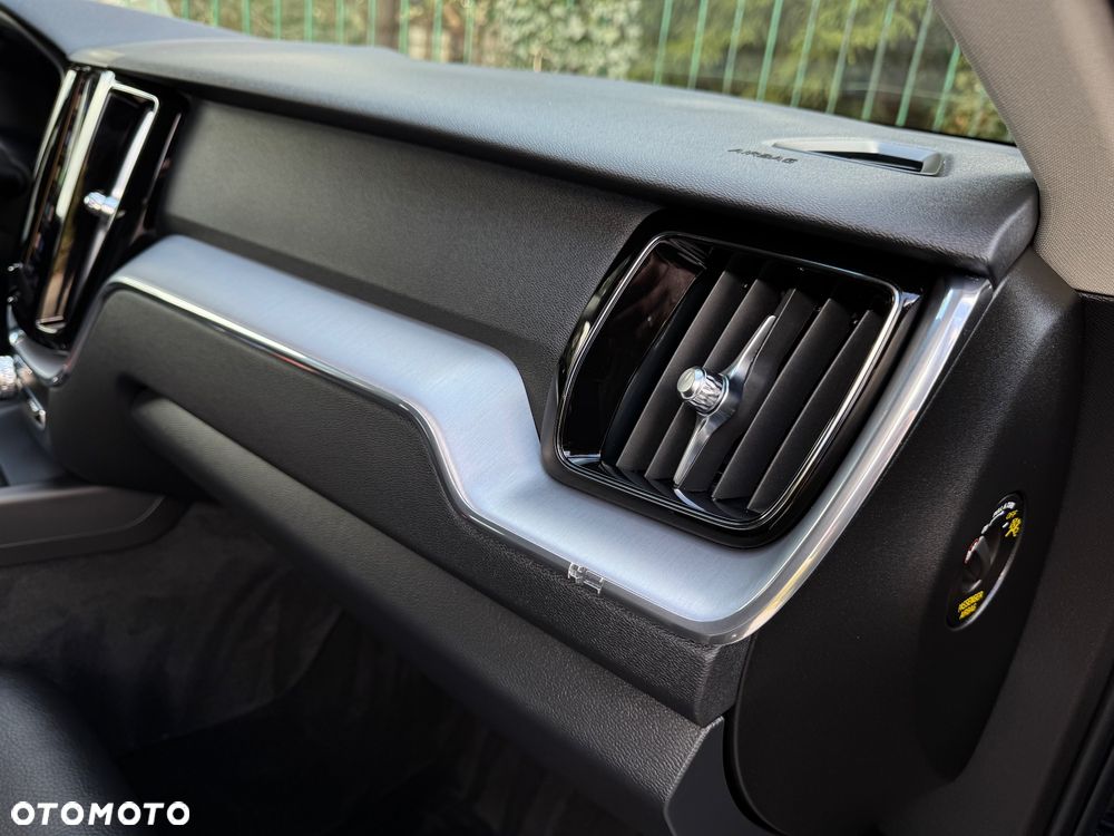 Volvo XC 60 B4 D Geartronic Momentum Pro - 29