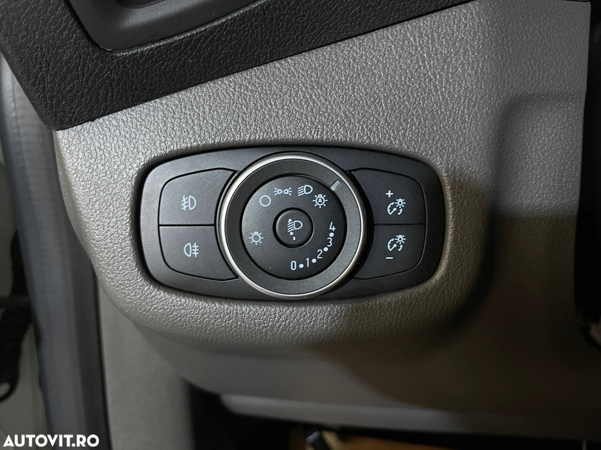 Ford Transit Connect - 19