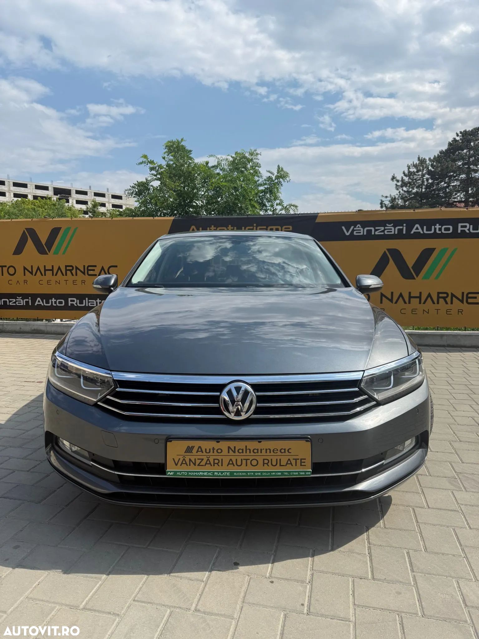 Volkswagen Passat - 1