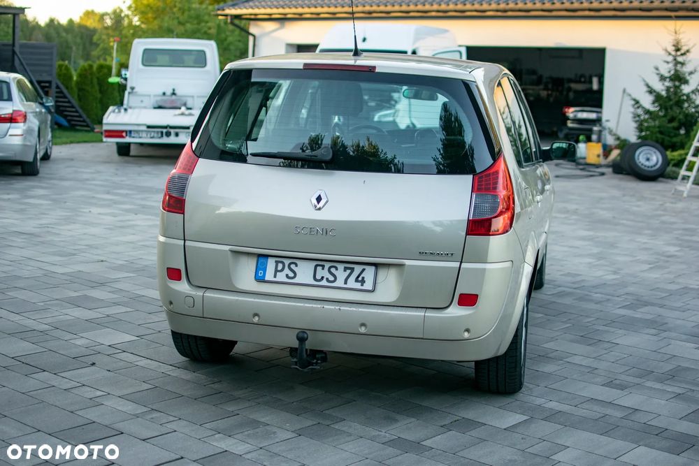 Renault Grand Scenic - 21