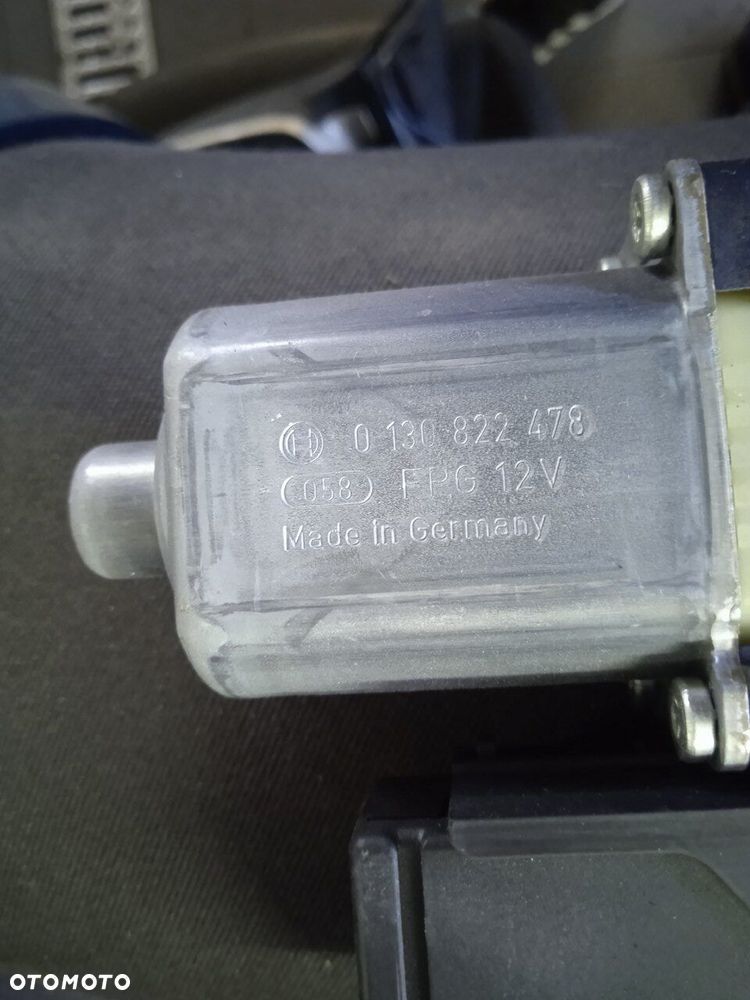 Silniczek Prawej Przedniej Szyby Renault Megane III - 5