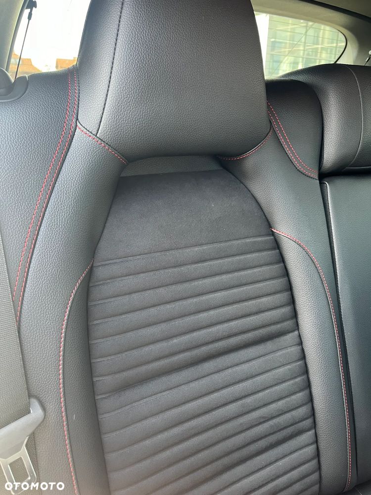 Mercedes-Benz GLA 200 7G-DCT AMG Line - 13