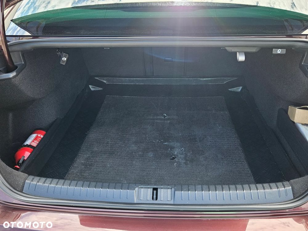 Volkswagen Passat - 9