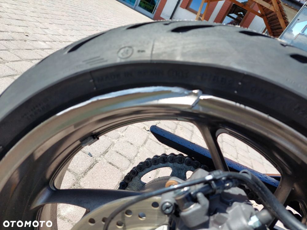 Suzuki GSX 1000 - 14
