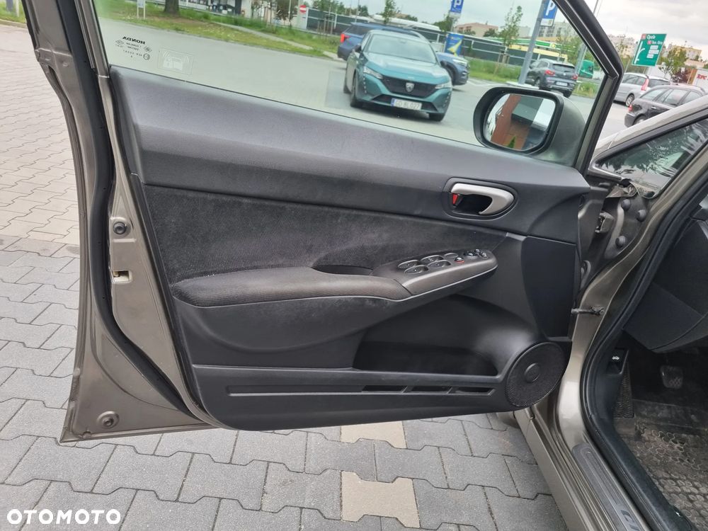 Honda Civic 1.8 Executive - 25