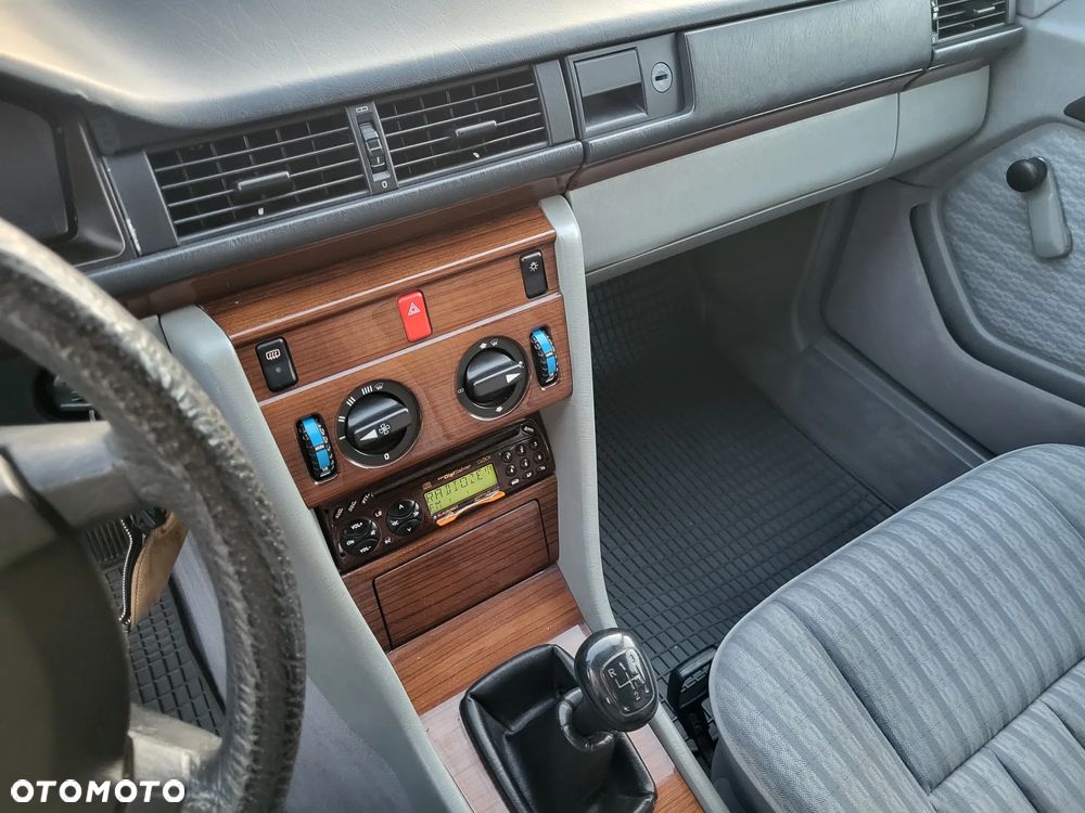 Mercedes-Benz W124 (1984-1993) - 16