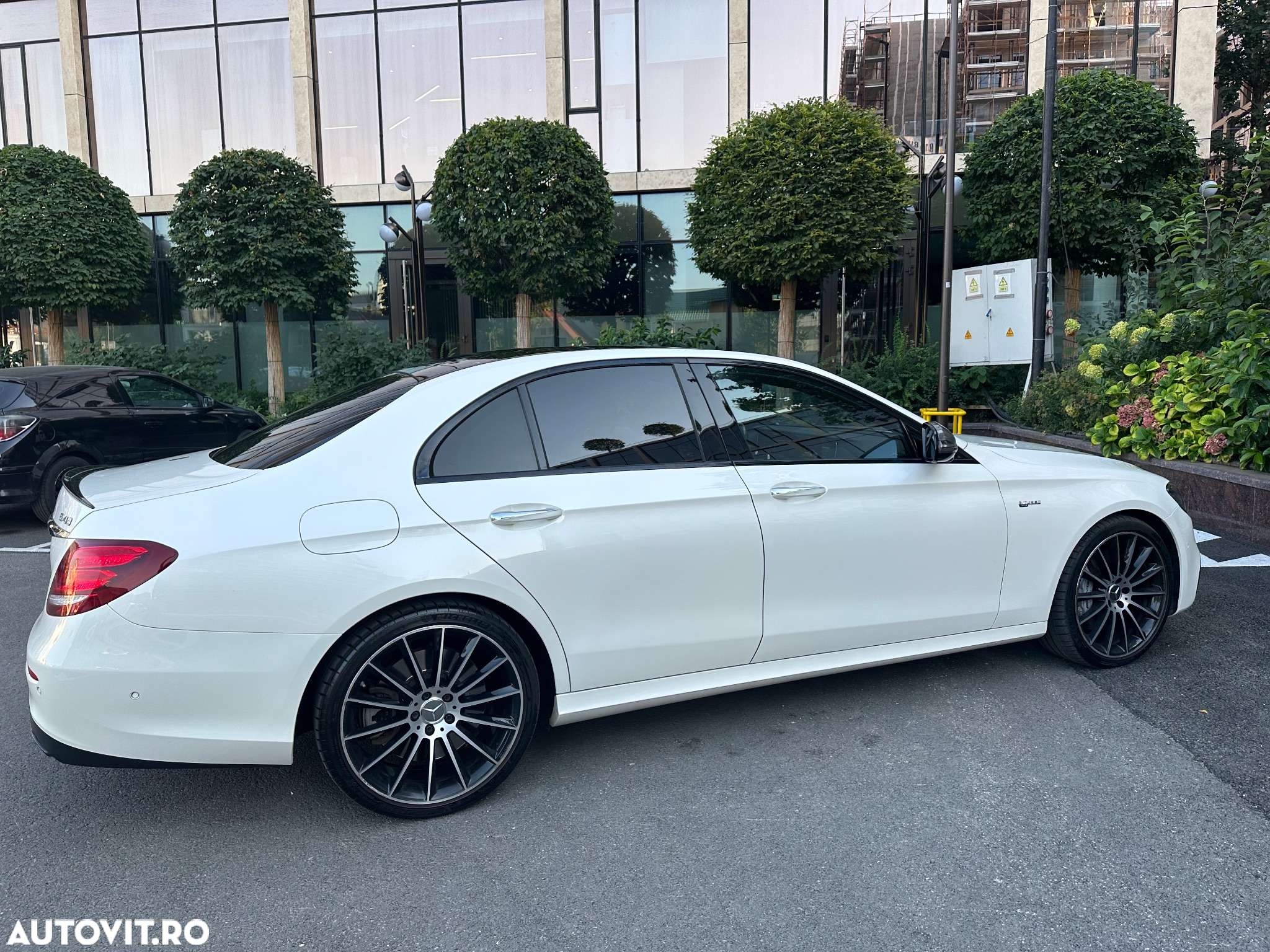Mercedes-Benz E 43 AMG 4MATIC Aut. - 3