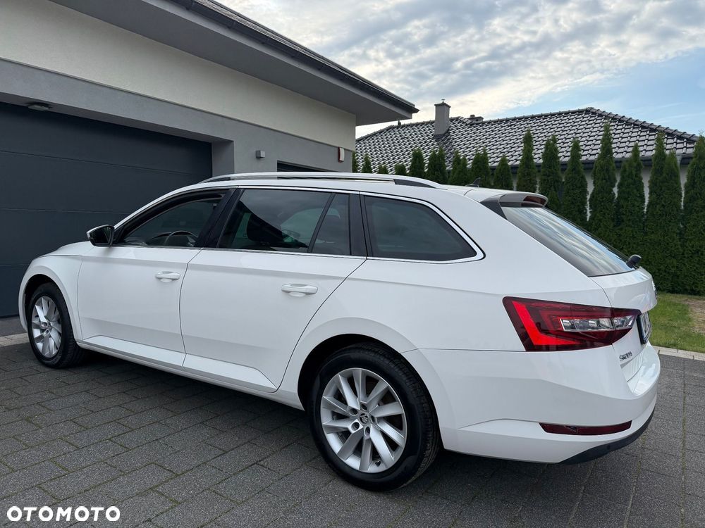 Skoda Superb 2.0 TDI Premium Edition - 9
