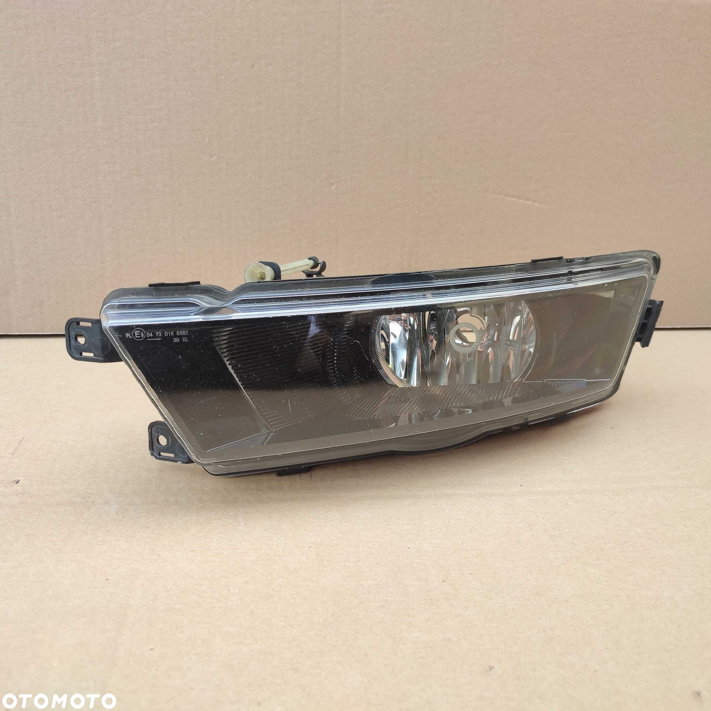 Skoda Rapid halogen przeciwmgłowy zderzaka lewy przód 5JA.941.699A - 1
