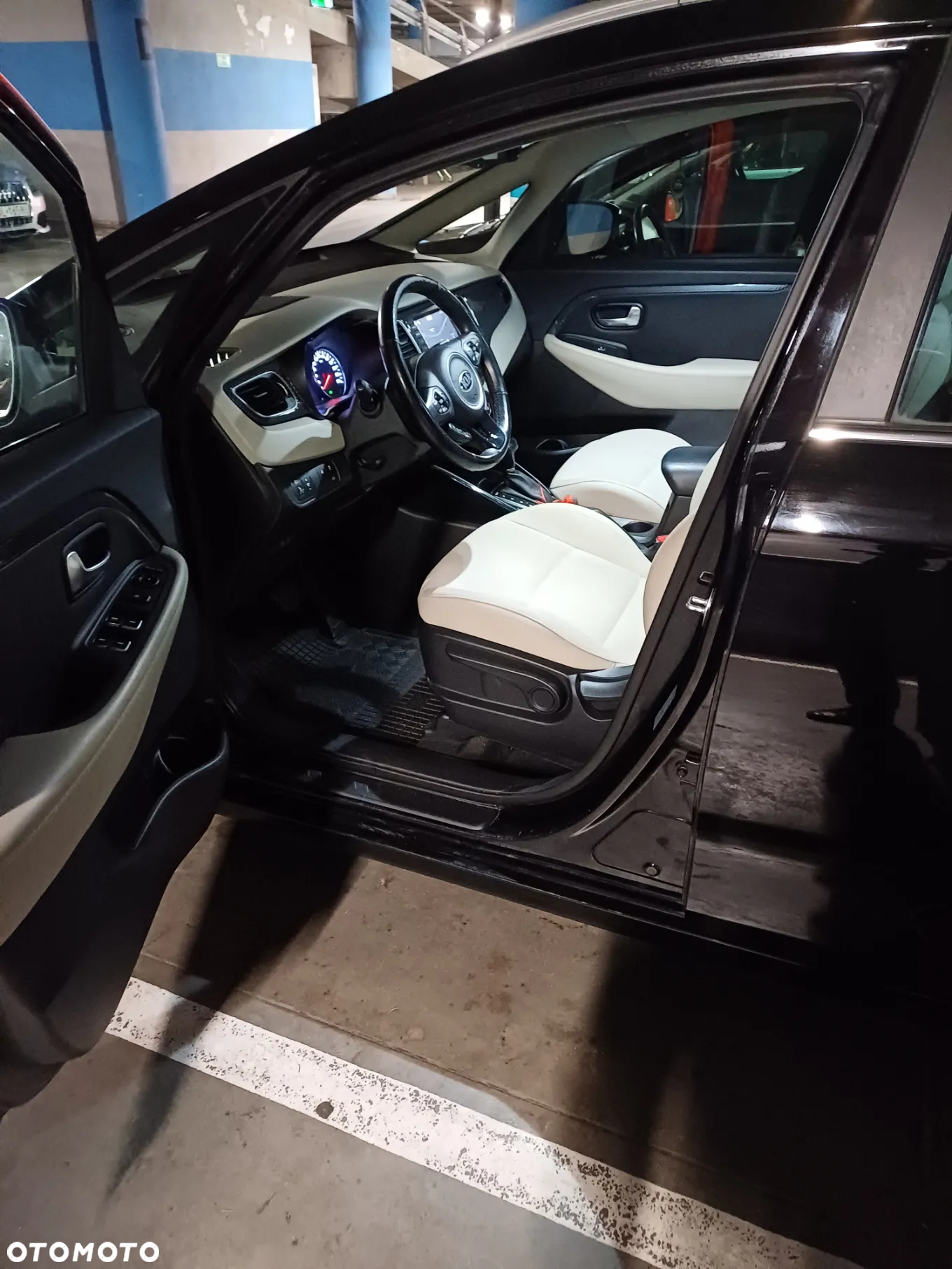 Kia Carens - 8