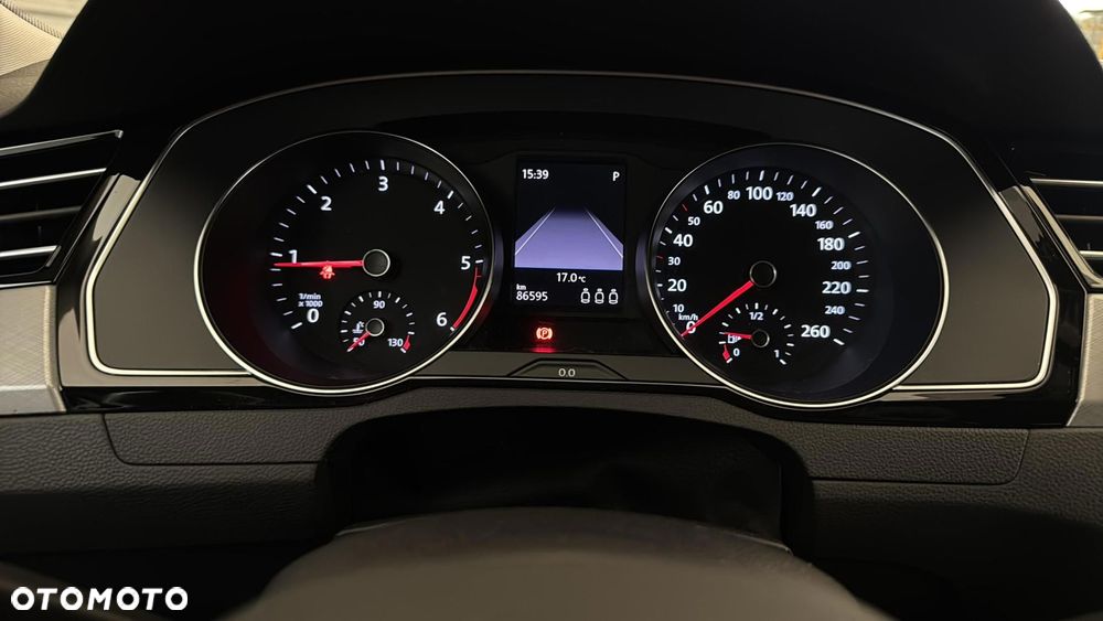 Volkswagen Passat Variant 2.0 TDI SCR Business DSG - 17