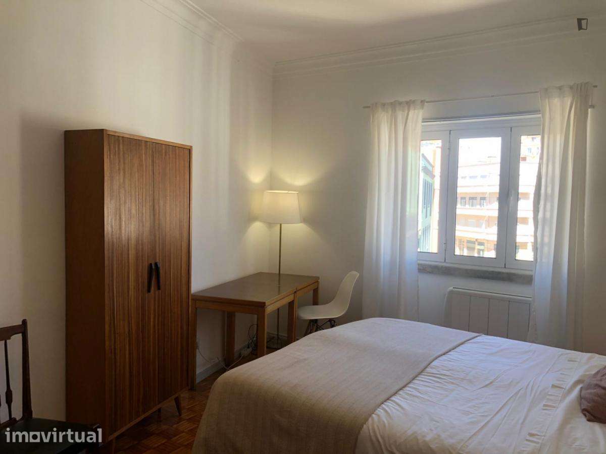 Quarto - localizado em Anjos Lisbon - Grande imagem: 3/39