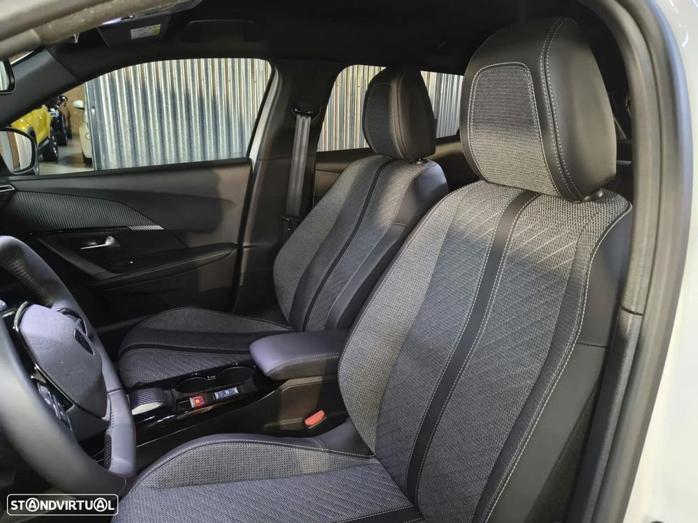 Peugeot e-2008 - 14