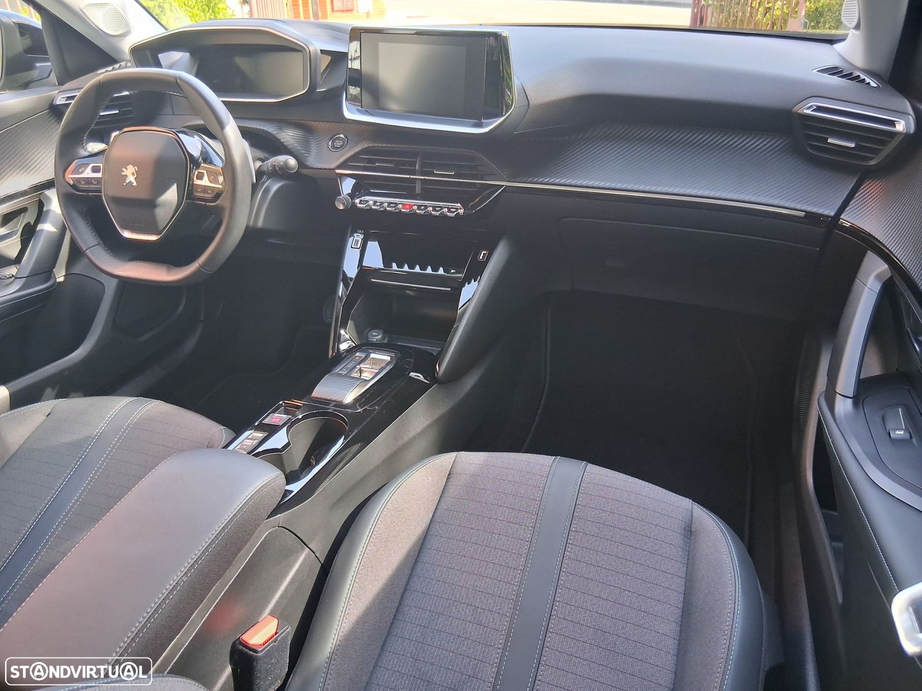 Peugeot 2008 1.2 PureTech Allure EAT8 - 30