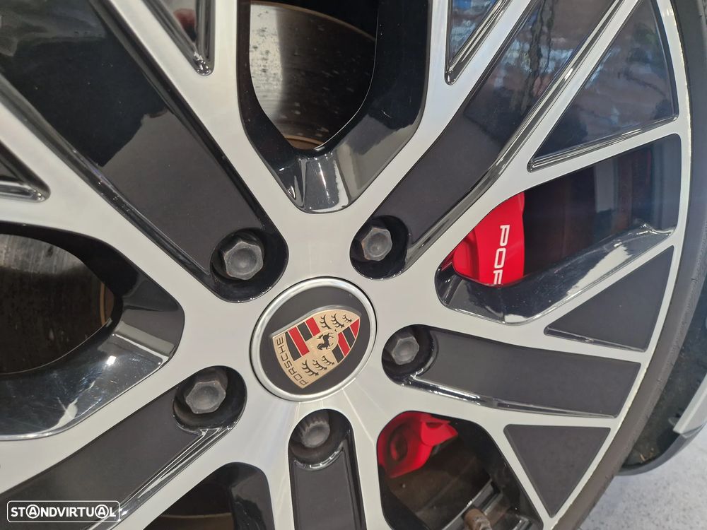 Porsche Taycan 4S - 15