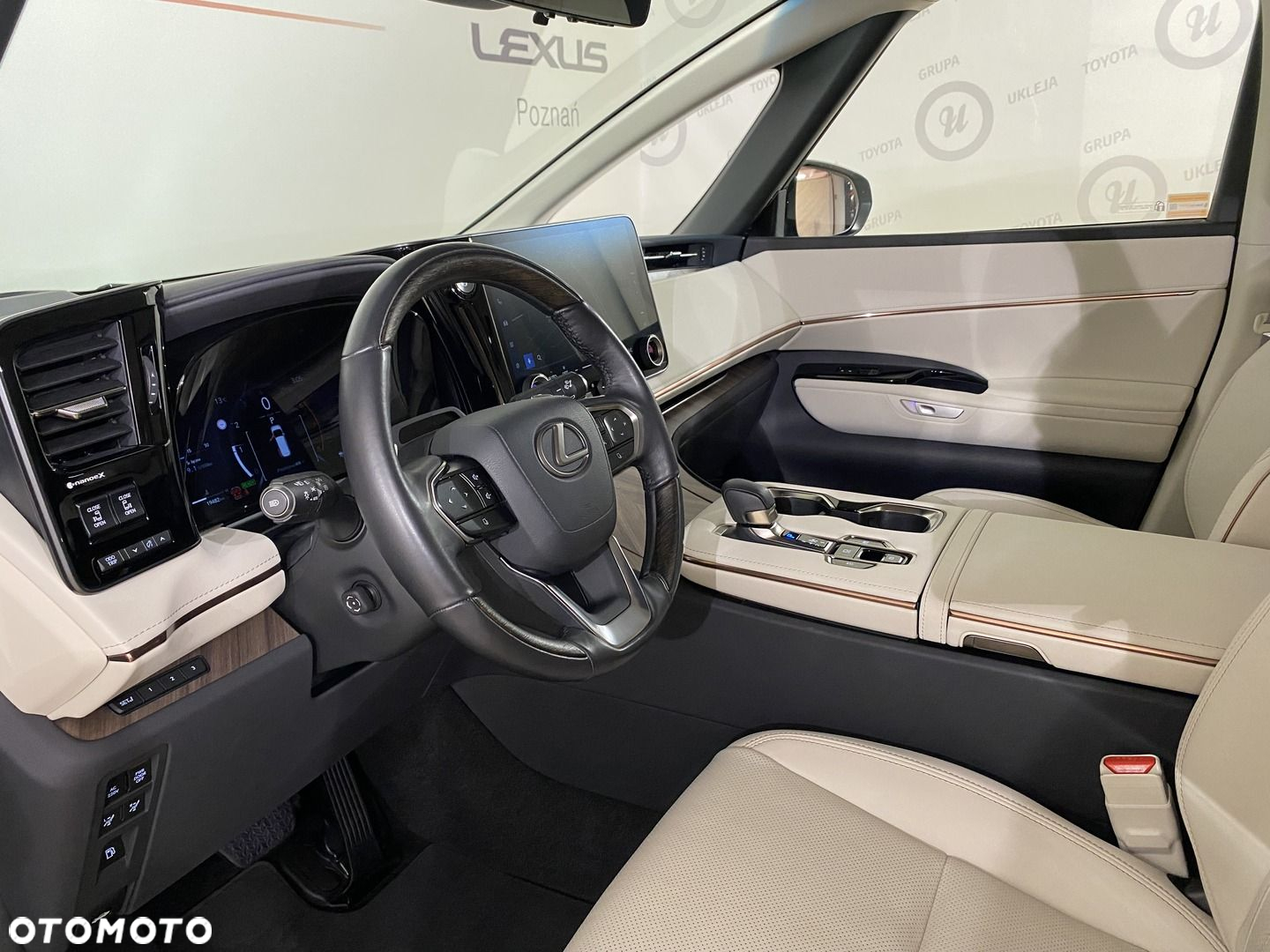 Lexus LM - 3