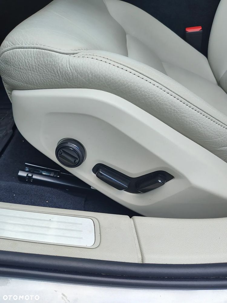Volvo S60 B5 B AWD Plus Dark - 10
