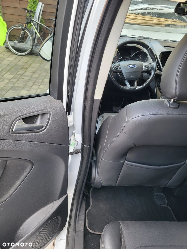 Ford Kuga 1.5 TDCi FWD Titanium - 24