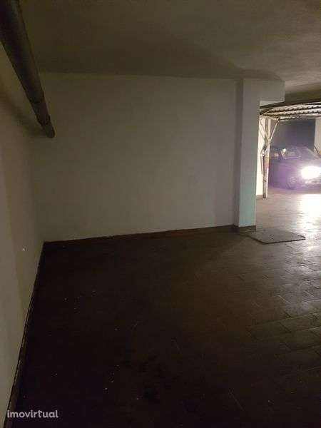 Garagem Box Fechada em Massamá | 42m² | 42.000€ - Grande imagem: 5/6