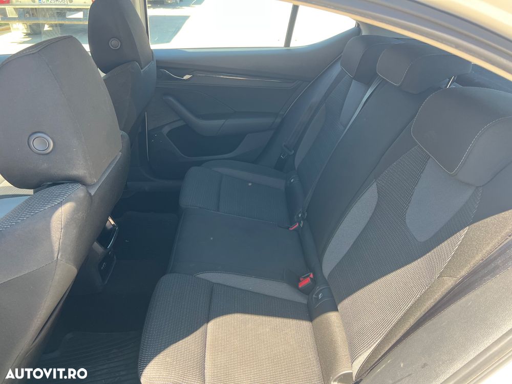 Skoda Octavia 2.0 TDI DSG Style - 11