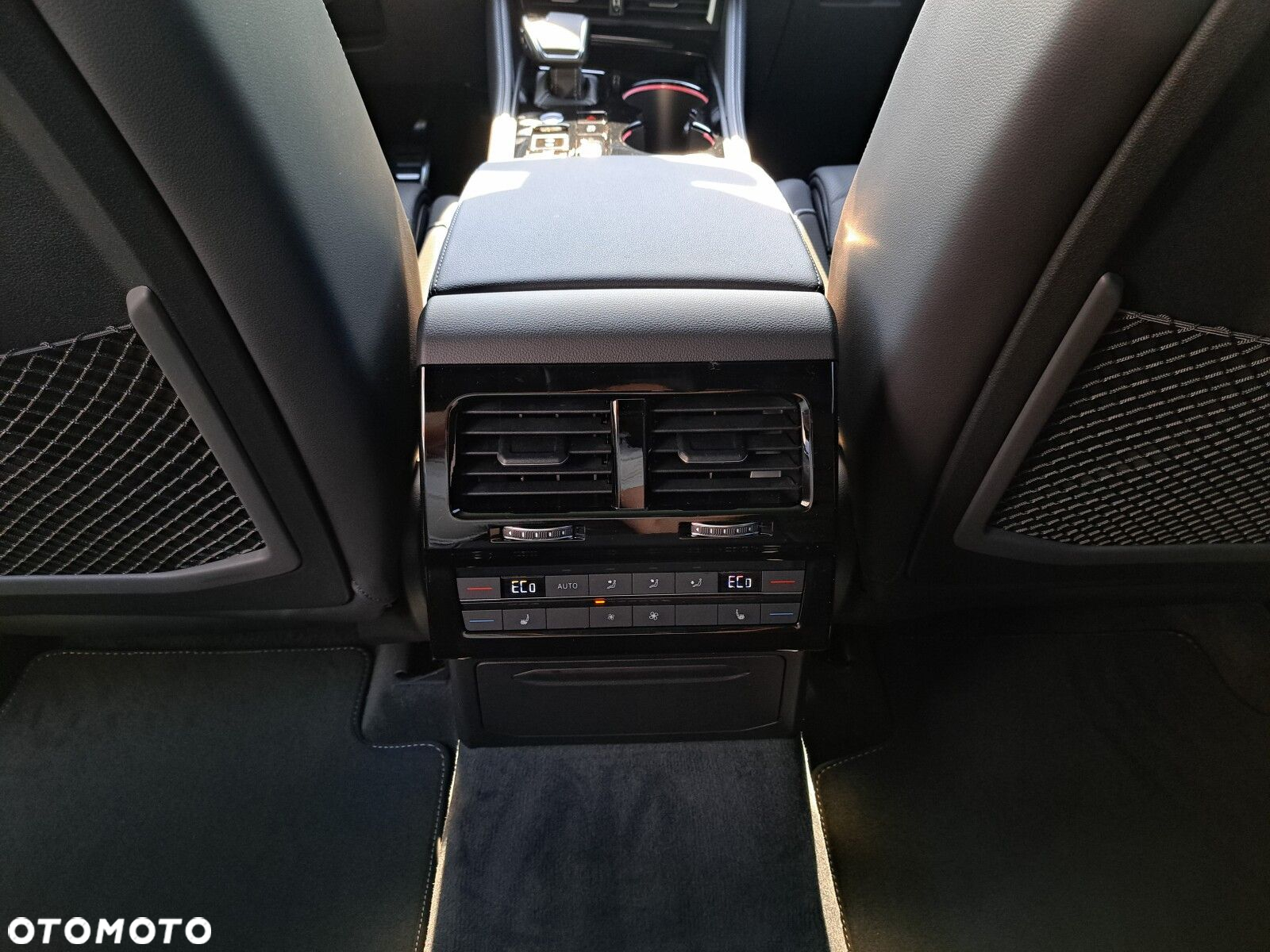 Volkswagen Touareg 3.0 V6 TDI 4Motion R-Line - 36