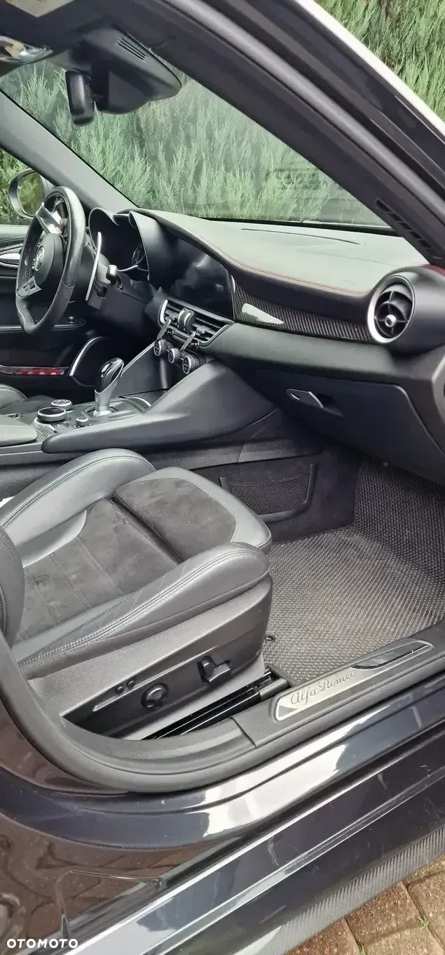Alfa Romeo Giulia 2.9 V6 Bi-Turbo AT8 Quadrifoglio - 4