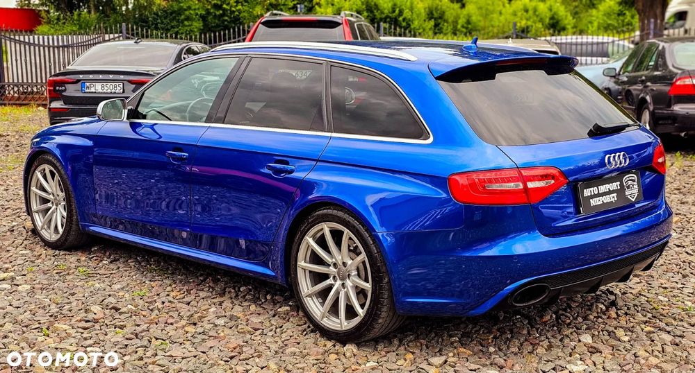 Audi RS4 Avant - 3