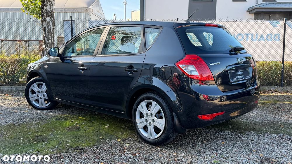 Kia Ceed 2010 photo 3