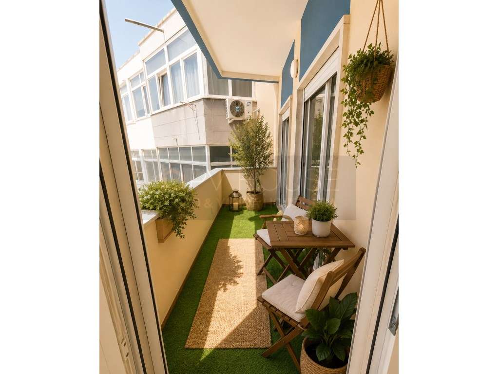 Apartamento T2+1 Totalmente Remodelado | Varanda | Forte da Casa - Grande imagem: 3/17