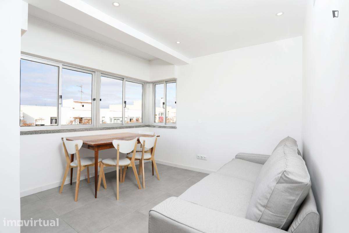 Quarto - localizado em Carnide Lisbon - Grande imagem: 3/19