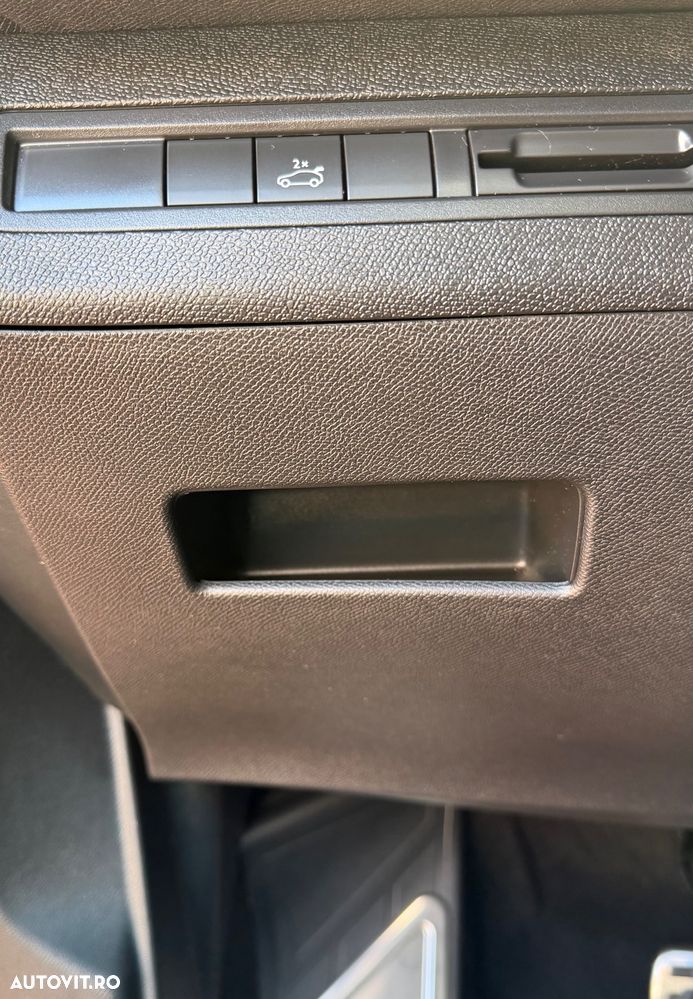 Peugeot 3008 1.2 PureTech 130 EAT8 GT - 23