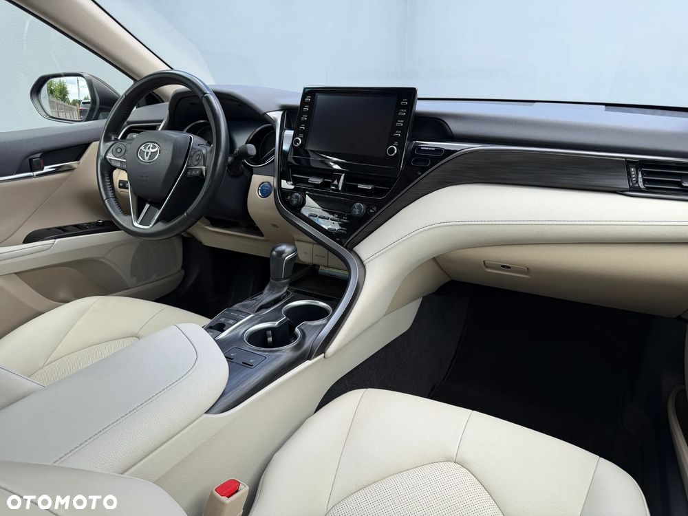 Toyota Camry 2.5 Hybrid Executive CVT - 24