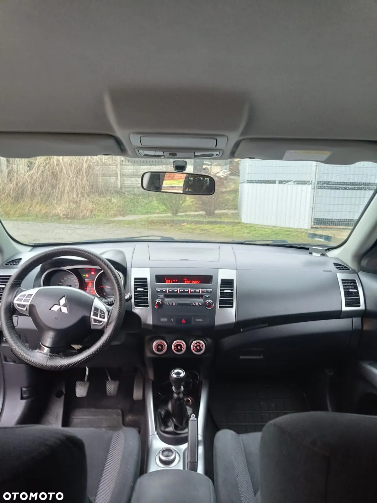 Mitsubishi Outlander - 9