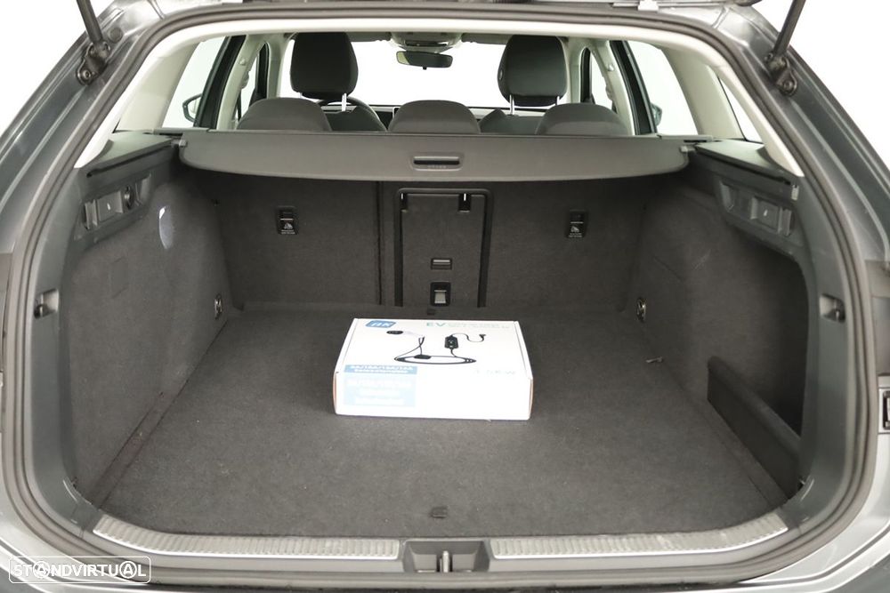 VW Passat Variant 1.5 TSI eHybrid DSG - 23