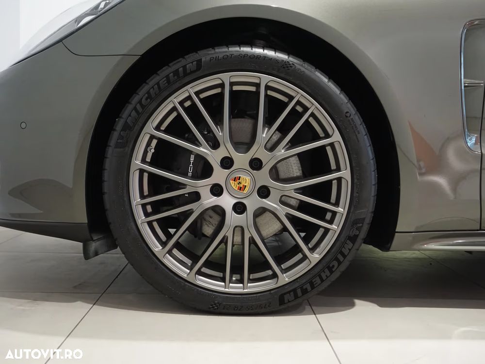 Porsche Panamera 4 Platinum Edition - 40