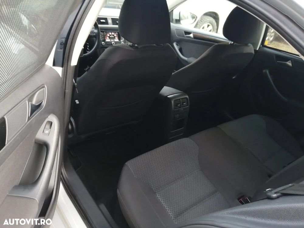 Volkswagen Jetta - 7
