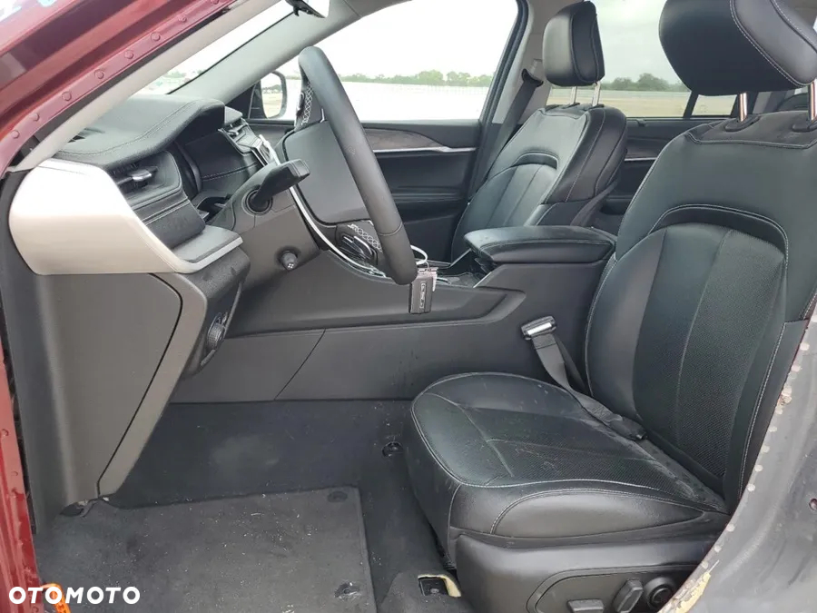 Jeep Grand Cherokee - 16