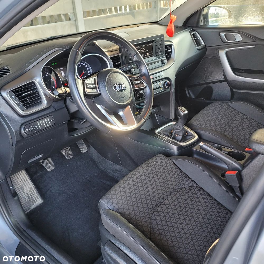 Kia Ceed 1.6 CRDi mHEV M - 9