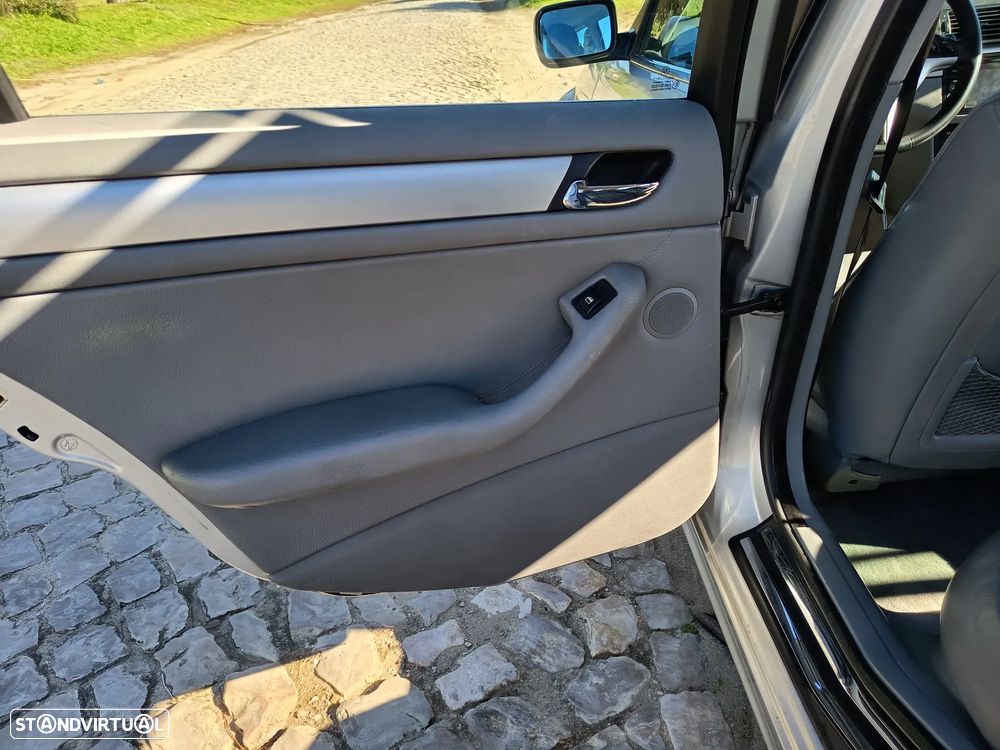 BMW 330 d Touring - 13