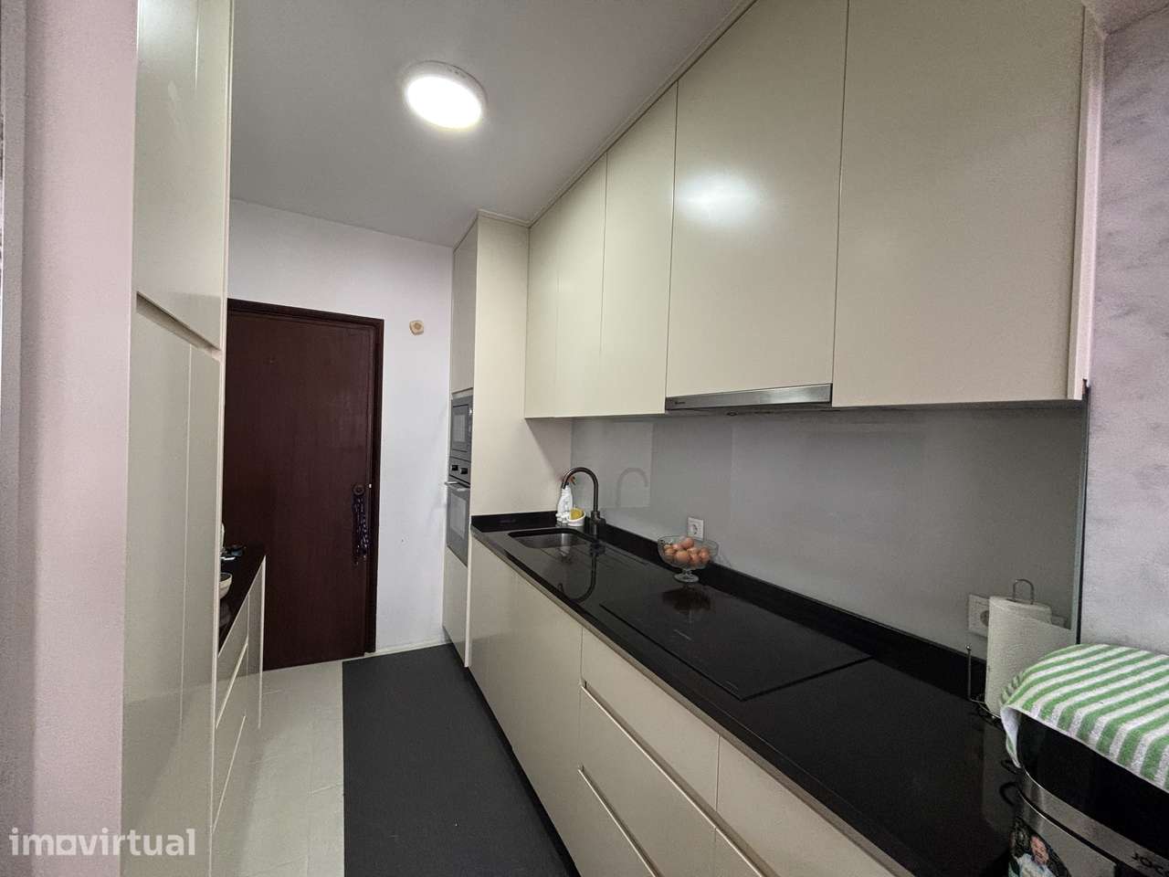 Excelente T3 com Terraço Privativo e Localização Central - Grande imagem: 3/18